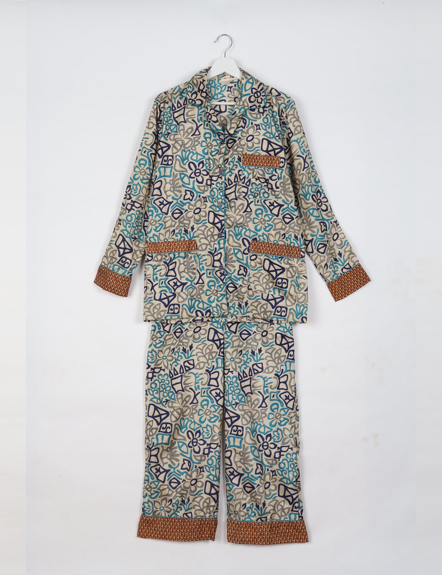 Langärmliger Pyjama mit langen Ärmeln – Beige abstrakt
