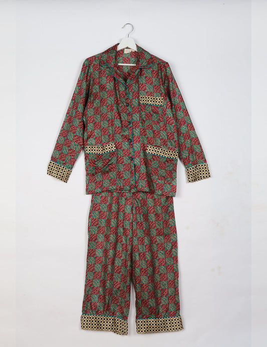 Choose sustainable sleepwear with our PJ SET – perfect for conscious living. From chilling to entertaining, these day-to-night pajamas feature an ethically crafted long-sleeve button-down and elastic-waist pants. Elevate your sleepwear with eco-friendly elegance.