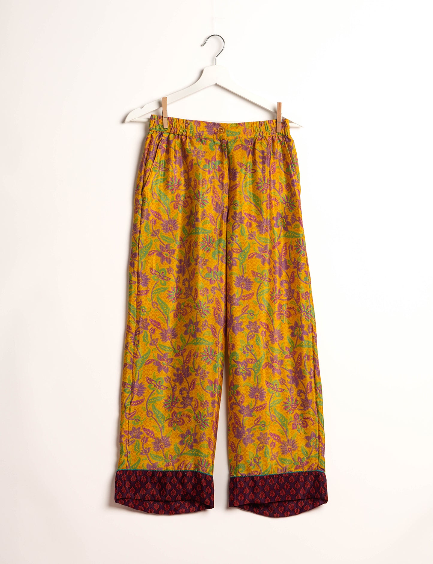 Choose sustainable sleepwear with our PJ SET – perfect for conscious living. From chilling to entertaining, these day-to-night pajamas feature an ethically crafted long-sleeve button-down and elastic-waist pants. Elevate your sleepwear with eco-friendly elegance.