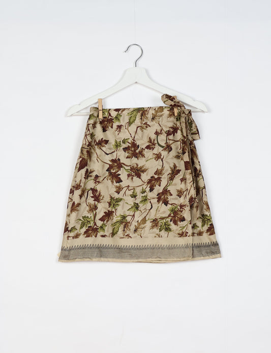 Revolutionize your look with our Wraparound Skirt – short, stylish, and suitable for all waist sizes. Ethical and sustainable, this skirt is a statement in eco-friendly fashion. Embrace conscious clothing with a touch of flair
