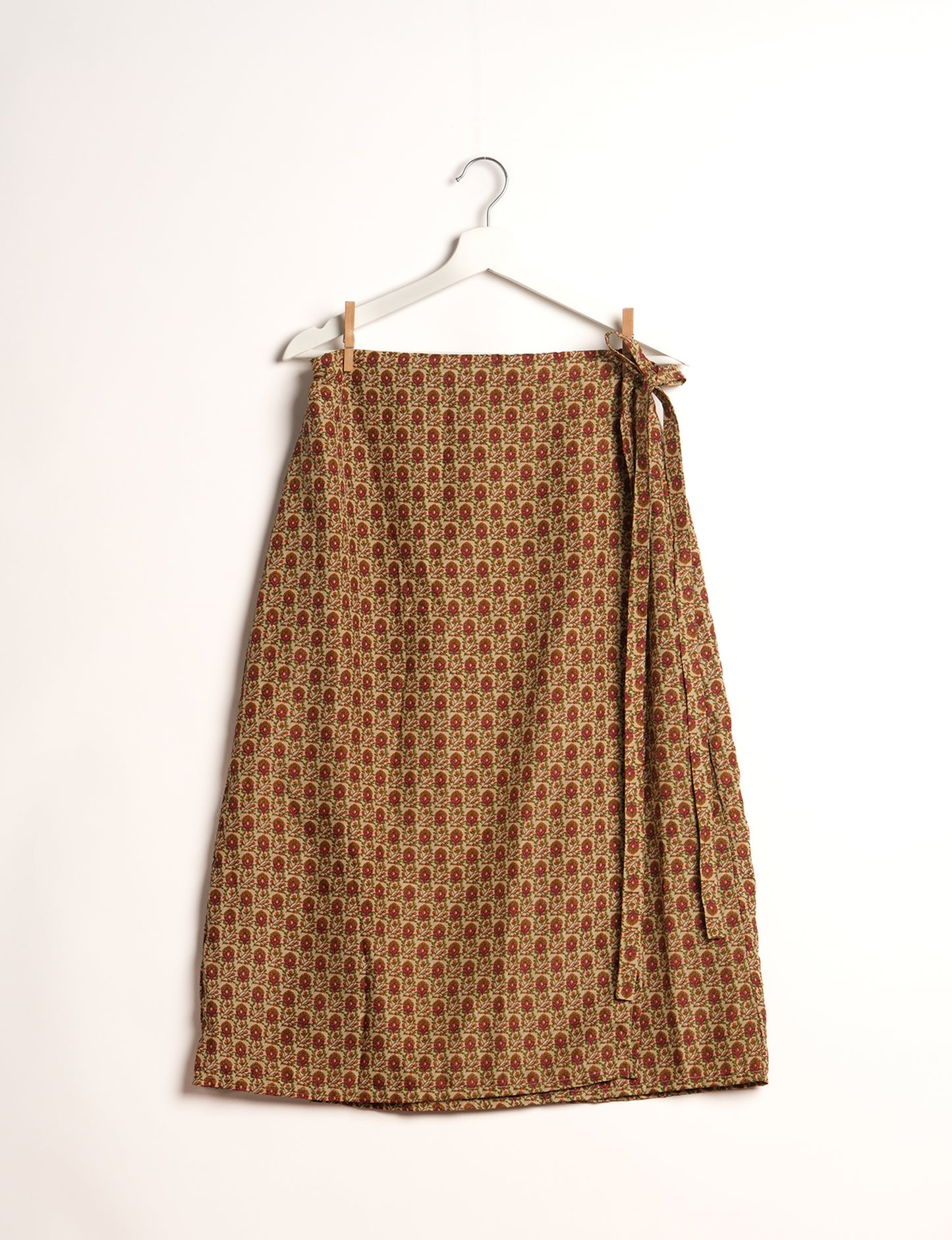 Versatile and sustainable LONG WRAPAROUND SKIRT, mid-calf length, defying convention and suitable for all waist sizes. Elevate your style with this eco-friendly and comfortable piece, creating a unique and inclusive fashion experience.