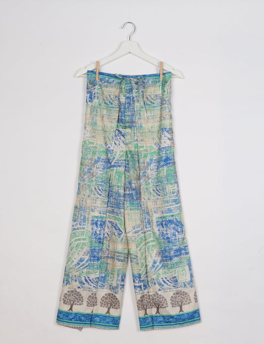 Immerse yourself in the vibrant allure of our PANTA PAREO – a distinctive piece made from handpicked, pre-worn saris, and carefully reworked by local artisans. This pareo is more than just a getaway must-have; it's a sustainable statement. Ideal as a layer over a bikini or a stylish throw, it brings eco-friendly charm to any room in your home. Embrace the colorful elegance of repurposed saris with the PANTA PAREO – an essential addition to your wardrobe for conscious and stylish living.