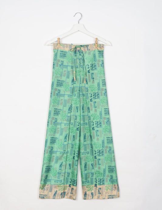 Immerse yourself in the vibrant allure of our PANTA PAREO – a distinctive piece made from handpicked, pre-worn saris, and carefully reworked by local artisans. This pareo is more than just a getaway must-have; it's a sustainable statement. Ideal as a layer over a bikini or a stylish throw, it brings eco-friendly charm to any room in your home. Embrace the colorful elegance of repurposed saris with the PANTA PAREO – an essential addition to your wardrobe for conscious and stylish living.