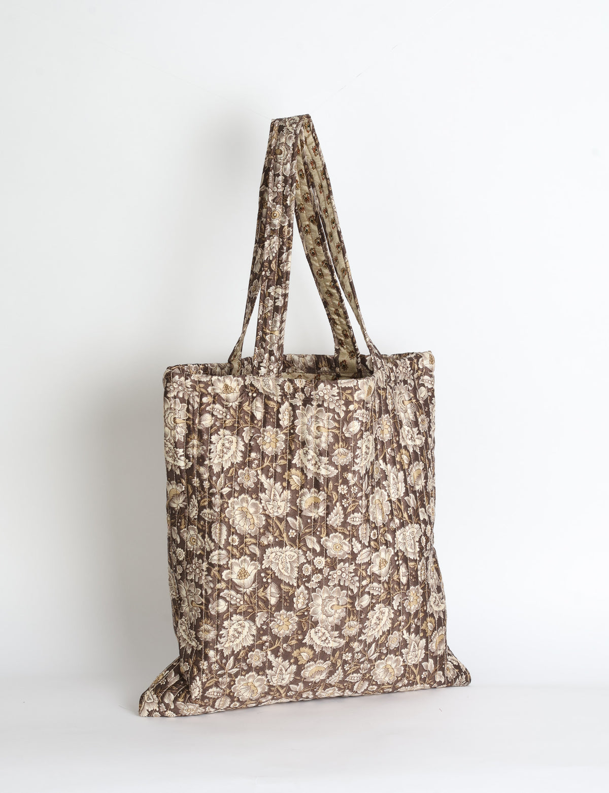 Elevate your style sustainably with our QUILTED SHOPPER BAG. Soft textures, vibrant colors, and a positive impact on people and the planet. Perfect for the office, shopping, or happy hour. Crafted from pre-loved saris for eco-conscious fashionistas!