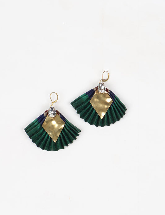Elevate your style sustainably with our PLEATED EARRINGS – a fusion of ethical fashion and eco-conscious design. Created from pre-loved saris using heat set pleats, these earrings embody zero waste clothing and upcycled fashion. Fastened with hooks, adorned with a diamond-shaped metallic plate and a special drop-shaped jewel. Hypoallergy tested metal hooks, nickel, and lead-free, making them a conscious and skin-friendly accessory.