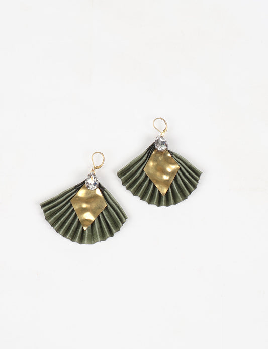 Elevate your style sustainably with our PLEATED EARRINGS – a fusion of ethical fashion and eco-conscious design. Created from pre-loved saris using heat set pleats, these earrings embody zero waste clothing and upcycled fashion. Fastened with hooks, adorned with a diamond-shaped metallic plate and a special drop-shaped jewel. Hypoallergy tested metal hooks, nickel, and lead-free, making them a conscious and skin-friendly accessory.
