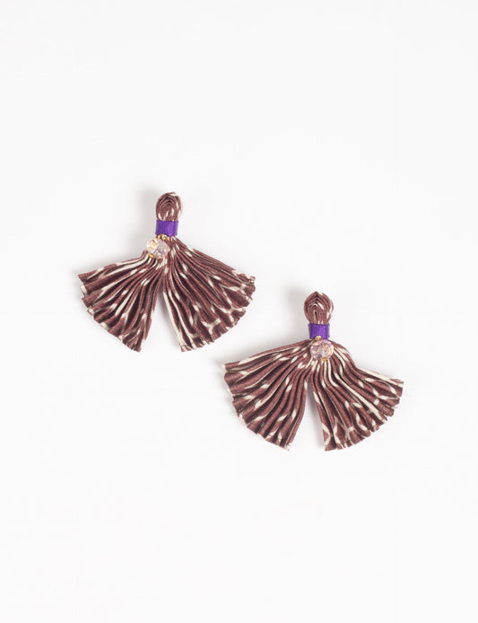 Adorn yourself sustainably with our PLEATED EARRINGS – fan-shaped wonders with a top knot and a tiny stone. Meticulously hand-pleated from Indian saris, these earrings reflect ethical clothing, green fashion, and slow fashion. Fastened with hypoallergy tested metal hooks, nickel, and lead-free, making them a conscious and stylish accessory.