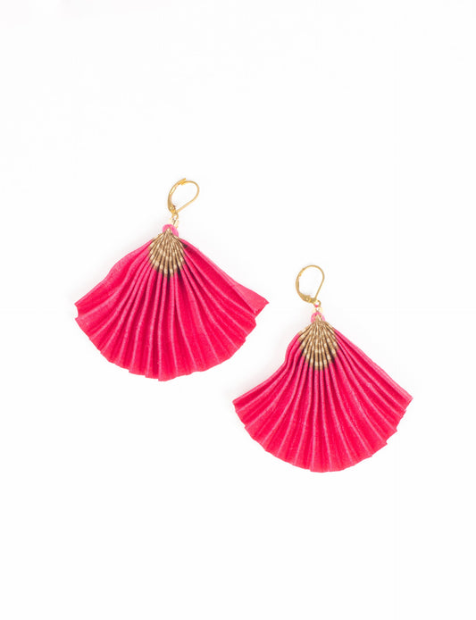 Elevate your style sustainably with our PLEATED EARRINGS – a timeless creation from pre-loved Indian saris, crafted using innovative heat setting techniques. Align with ethical clothing, green fashion, and slow fashion, these earrings are a statement of mindful elegance. Hypoallergy tested metal hooks make them a skin-friendly, sustainable choice.