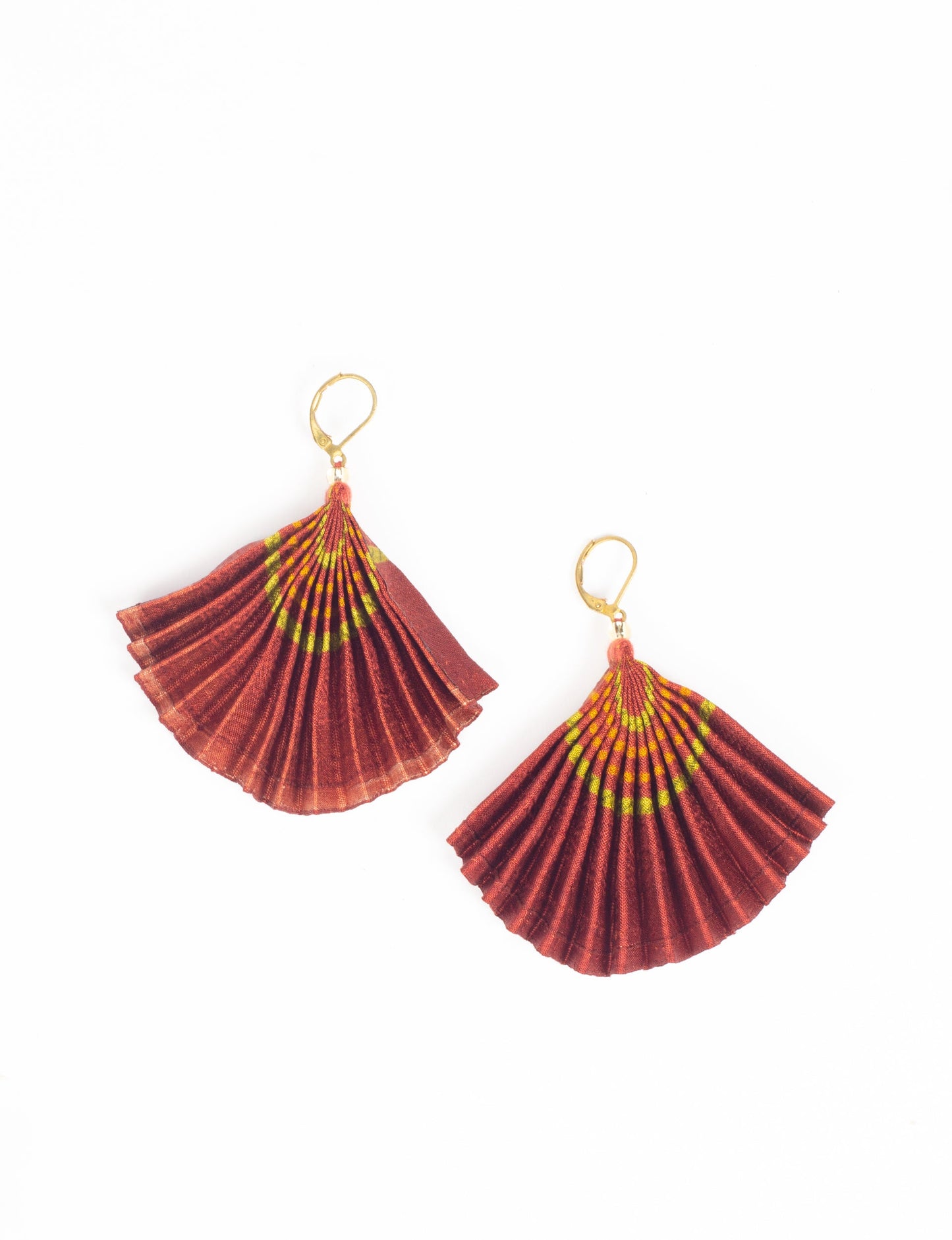 Elevate your style sustainably with our PLEATED EARRINGS – a timeless creation from pre-loved Indian saris, crafted using innovative heat setting techniques. Align with ethical clothing, green fashion, and slow fashion, these earrings are a statement of mindful elegance. Hypoallergy tested metal hooks make them a skin-friendly, sustainable choice.