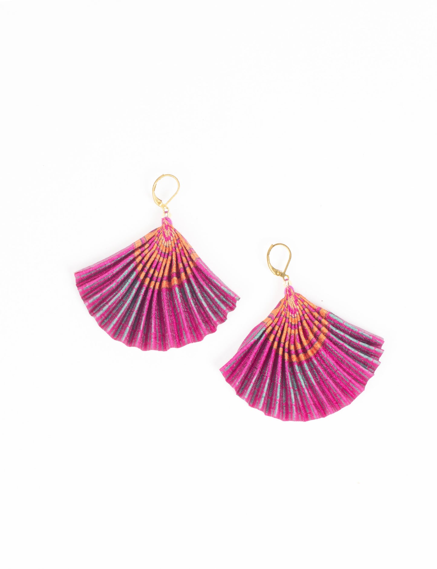 Elevate your style sustainably with our PLEATED EARRINGS – a timeless creation from pre-loved Indian saris, crafted using innovative heat setting techniques. Align with ethical clothing, green fashion, and slow fashion, these earrings are a statement of mindful elegance. Hypoallergy tested metal hooks make them a skin-friendly, sustainable choice.