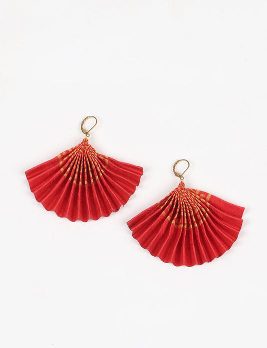 Elevate your style sustainably with our PLEATED EARRINGS – a timeless creation from pre-loved Indian saris, crafted using innovative heat setting techniques. Align with ethical clothing, green fashion, and slow fashion, these earrings are a statement of mindful elegance. Hypoallergy tested metal hooks make them a skin-friendly, sustainable choice.