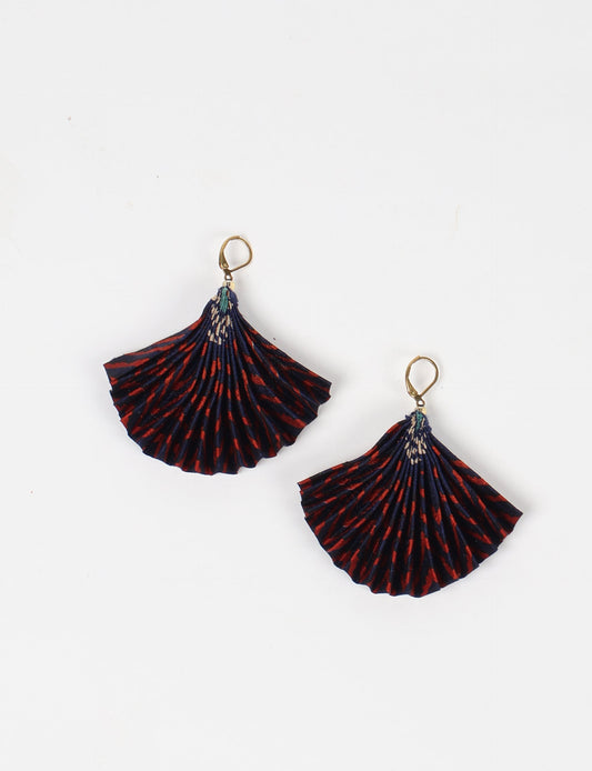 Elevate your style sustainably with our PLEATED EARRINGS – a timeless creation from pre-loved Indian saris, crafted using innovative heat setting techniques. Align with ethical clothing, green fashion, and slow fashion, these earrings are a statement of mindful elegance. Hypoallergy tested metal hooks make them a skin-friendly, sustainable choice.