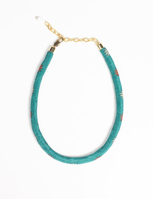 Elevate your look sustainably with our Rope Necklace. Crafted using cotton rope hand-wrapped with pre-loved Indian saris, this necklace is a testament to ethical and green fashion. Make a conscious choice for a brighter, eco-friendly future with this unique, upcycled accessory.