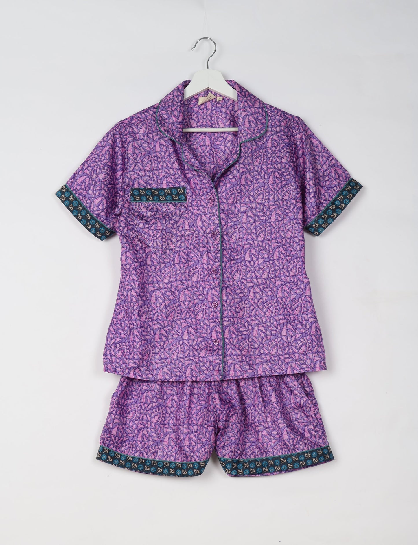 Indulge in comfort and style with our PJ Set Short, now with short sleeves. Crafted from upcycled saris, these shorts embody a zero-waste mentality for sustainable sleepwear. Versatile from day to night, perfect for beach lounging or poolside yoga, these pajamas redefine conscious fashion.