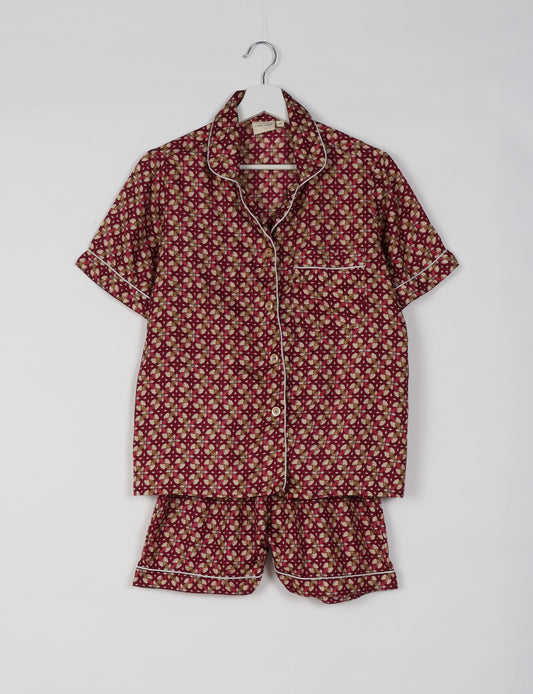 Indulge in comfort and style with our PJ Set Short, now with short sleeves. Crafted from upcycled saris, these shorts embody a zero-waste mentality for sustainable sleepwear. Versatile from day to night, perfect for beach lounging or poolside yoga, these pajamas redefine conscious fashion.