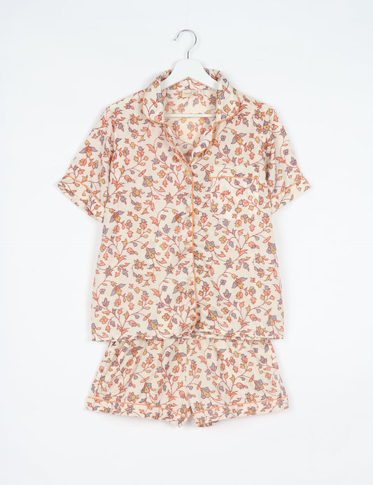 Indulge in comfort and style with our PJ Set Short, now with short sleeves. Crafted from upcycled saris, these shorts embody a zero-waste mentality for sustainable sleepwear. Versatile from day to night, perfect for beach lounging or poolside yoga, these pajamas redefine conscious fashion.