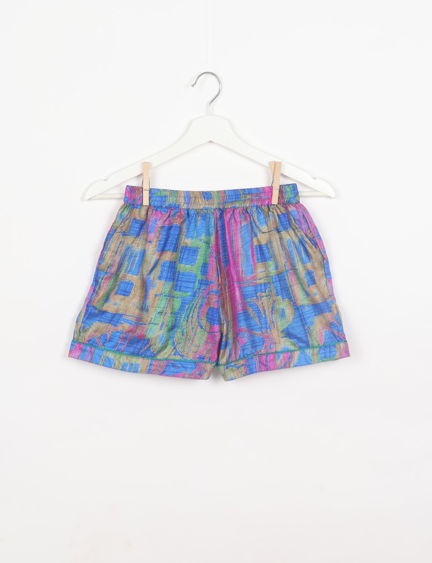 Indulge in comfort and style with our PJ Set Short, now with short sleeves. Crafted from upcycled saris, these shorts embody a zero-waste mentality for sustainable sleepwear. Versatile from day to night, perfect for beach lounging or poolside yoga, these pajamas redefine conscious fashion.