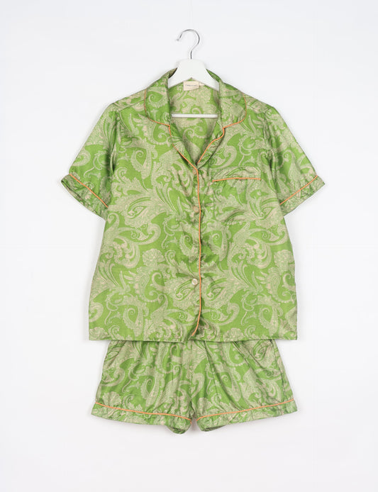 Indulge in comfort and style with our PJ Set Short, now with short sleeves. Crafted from upcycled saris, these shorts embody a zero-waste mentality for sustainable sleepwear. Versatile from day to night, perfect for beach lounging or poolside yoga, these pajamas redefine conscious fashion.