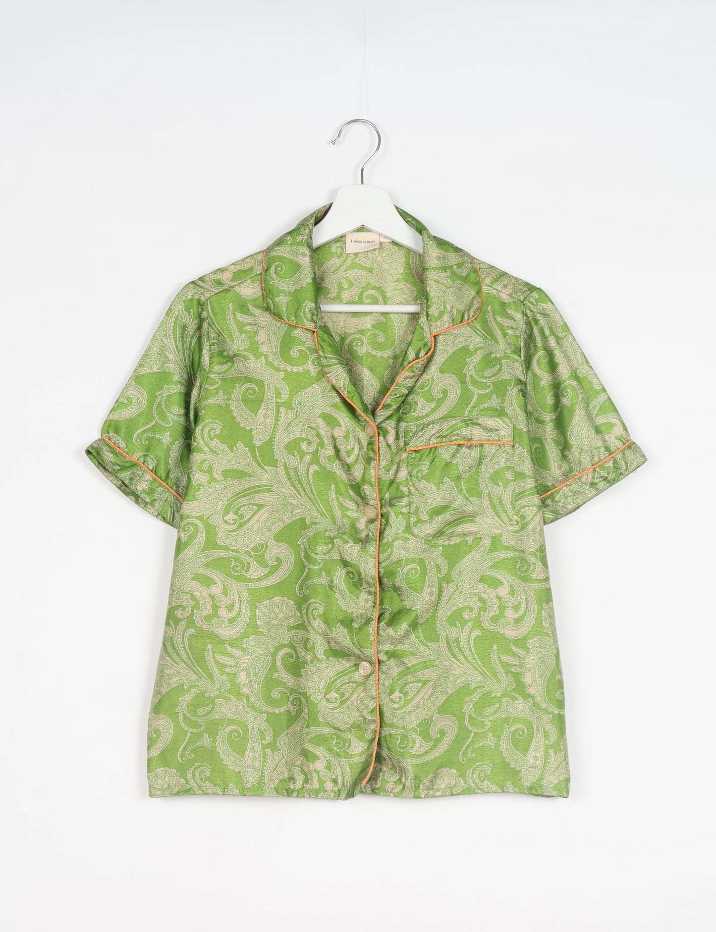 Indulge in comfort and style with our PJ Set Short, now with short sleeves. Crafted from upcycled saris, these shorts embody a zero-waste mentality for sustainable sleepwear. Versatile from day to night, perfect for beach lounging or poolside yoga, these pajamas redefine conscious fashion.