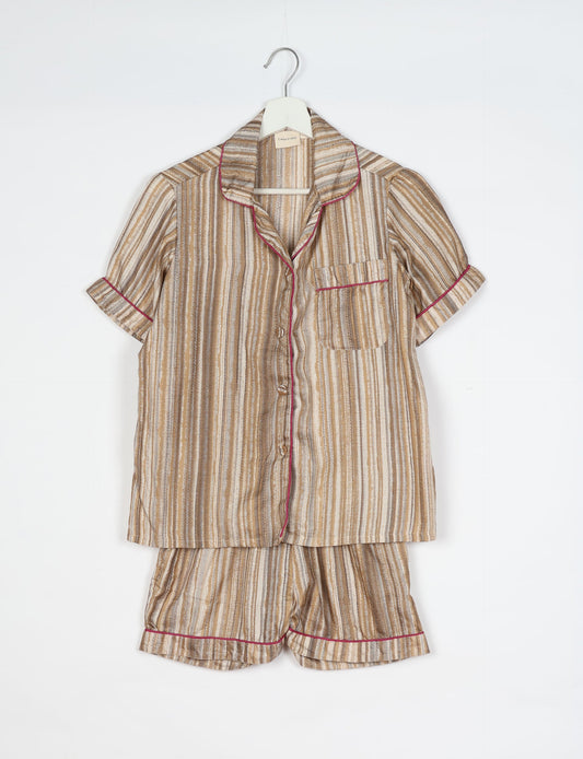 Indulge in comfort and style with our PJ Set Short, now with short sleeves. Crafted from upcycled saris, these shorts embody a zero-waste mentality for sustainable sleepwear. Versatile from day to night, perfect for beach lounging or poolside yoga, these pajamas redefine conscious fashion.