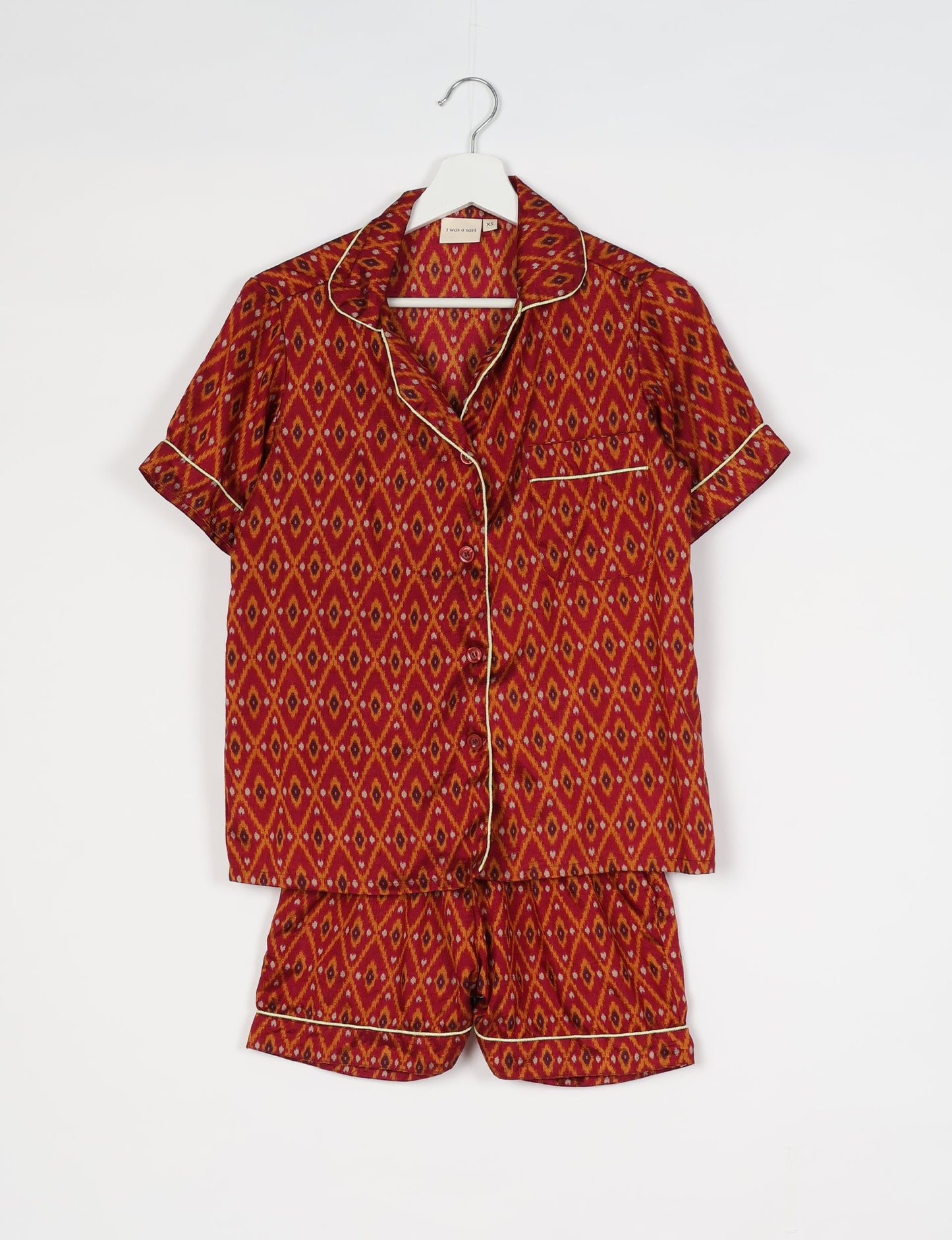 Indulge in comfort and style with our PJ Set Short, now with short sleeves. Crafted from upcycled saris, these shorts embody a zero-waste mentality for sustainable sleepwear. Versatile from day to night, perfect for beach lounging or poolside yoga, these pajamas redefine conscious fashion.