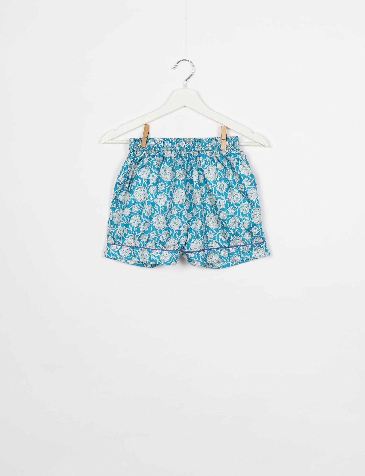 Indulge in comfort and style with our PJ Set Short, now with short sleeves. Crafted from upcycled saris, these shorts embody a zero-waste mentality for sustainable sleepwear. Versatile from day to night, perfect for beach lounging or poolside yoga, these pajamas redefine conscious fashion.