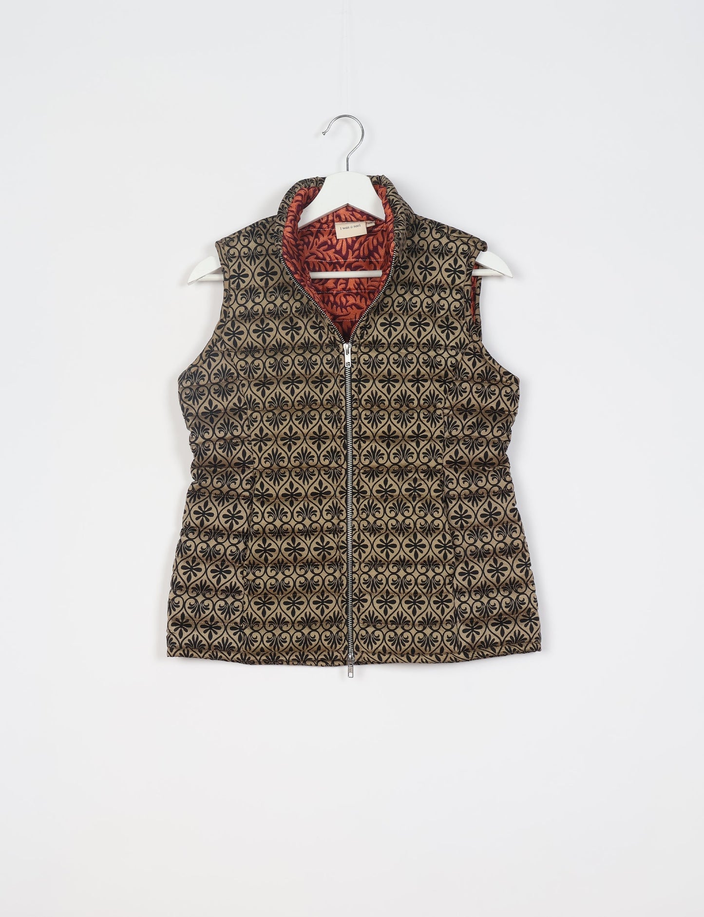 Elevate your style with our QUILTED GILET, crafted from upcycled tropical saris. This sleeveless jacket, with its quilted warmth, is perfect for layering over tees or sweaters. Choose ethical, green fashion and experience the comfort of sustainable living with a touch of home.