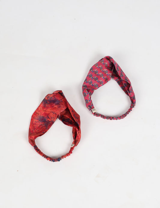 Knotted elastic headband made from recycled sari fabric, representing conscious clothing, circular fashion, and sustainable women’s clothing.