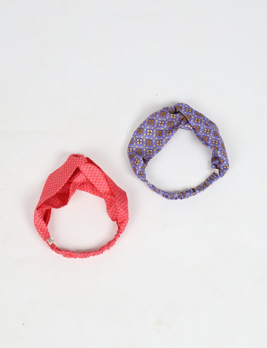 Knotted elastic headband made from recycled sari fabric, representing conscious clothing, circular fashion, and sustainable women’s clothing.