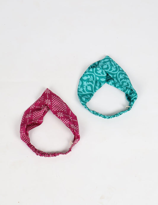 Knotted elastic headband made from recycled sari fabric, representing conscious clothing, circular fashion, and sustainable women’s clothing.