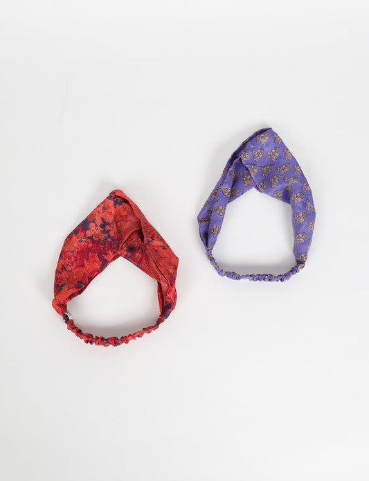 Knotted elastic headband made from recycled sari fabric, representing conscious clothing, circular fashion, and sustainable women’s clothing.
