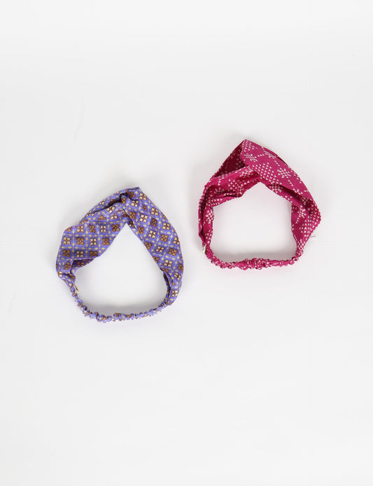 Knotted elastic headband made from recycled sari fabric, representing conscious clothing, circular fashion, and sustainable women’s clothing.