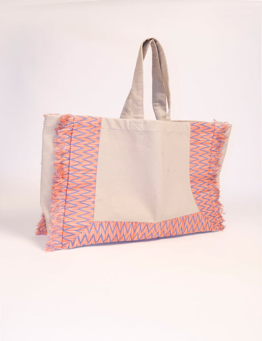 Lighten your eco-load with our FRINGE CARRY-ALL BAG. Soft canvas with a patchwork design, inside lining made of vibrant sari fabric, and beautifully soft sari-fringed edging. Crafted with 100% cotton canvas for a sustainable and stylish carry-all.