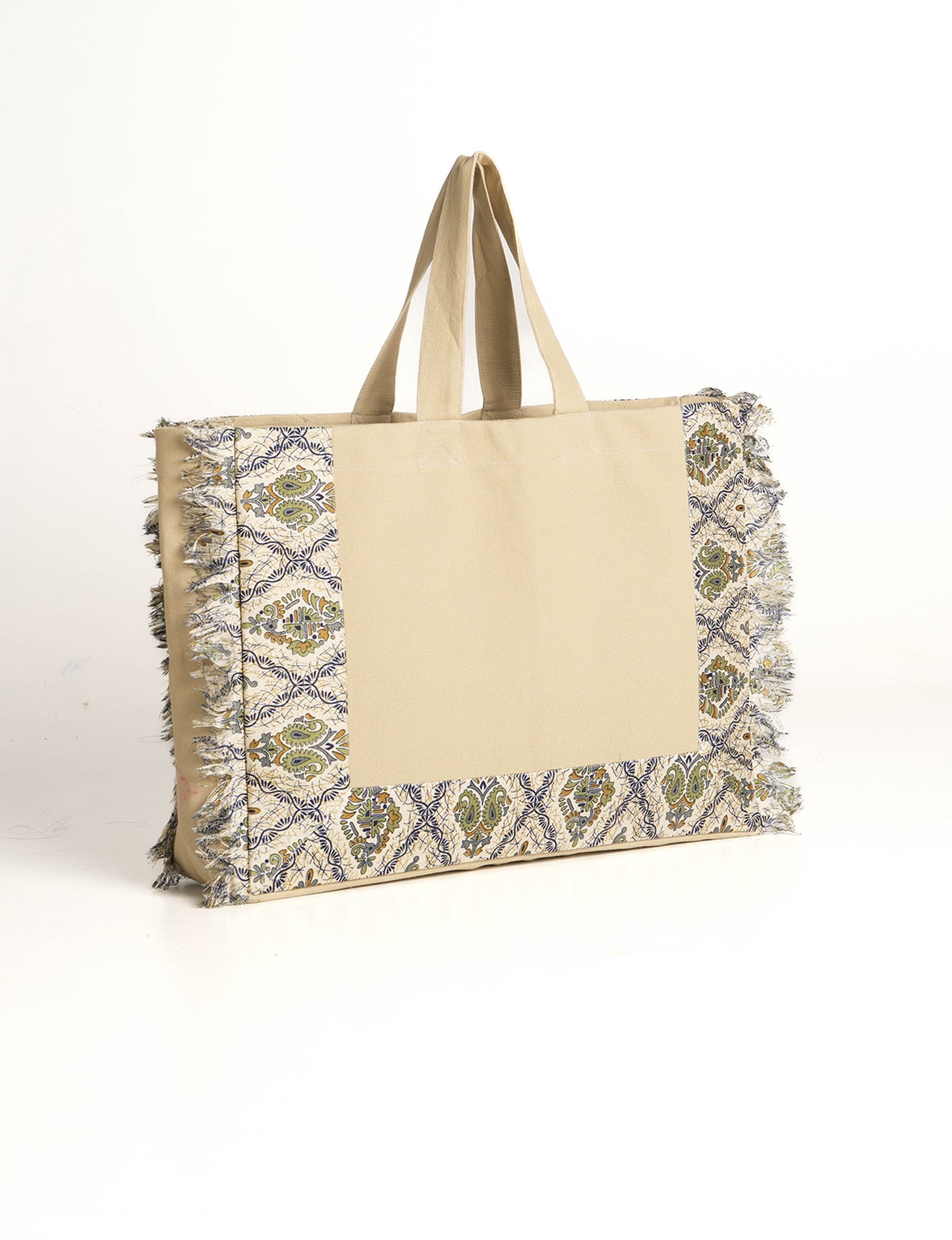 Lighten your eco-load with our FRINGE CARRY-ALL BAG. Soft canvas with a patchwork design, inside lining made of vibrant sari fabric, and beautifully soft sari-fringed edging. Crafted with 100% cotton canvas for a sustainable and stylish carry-all.