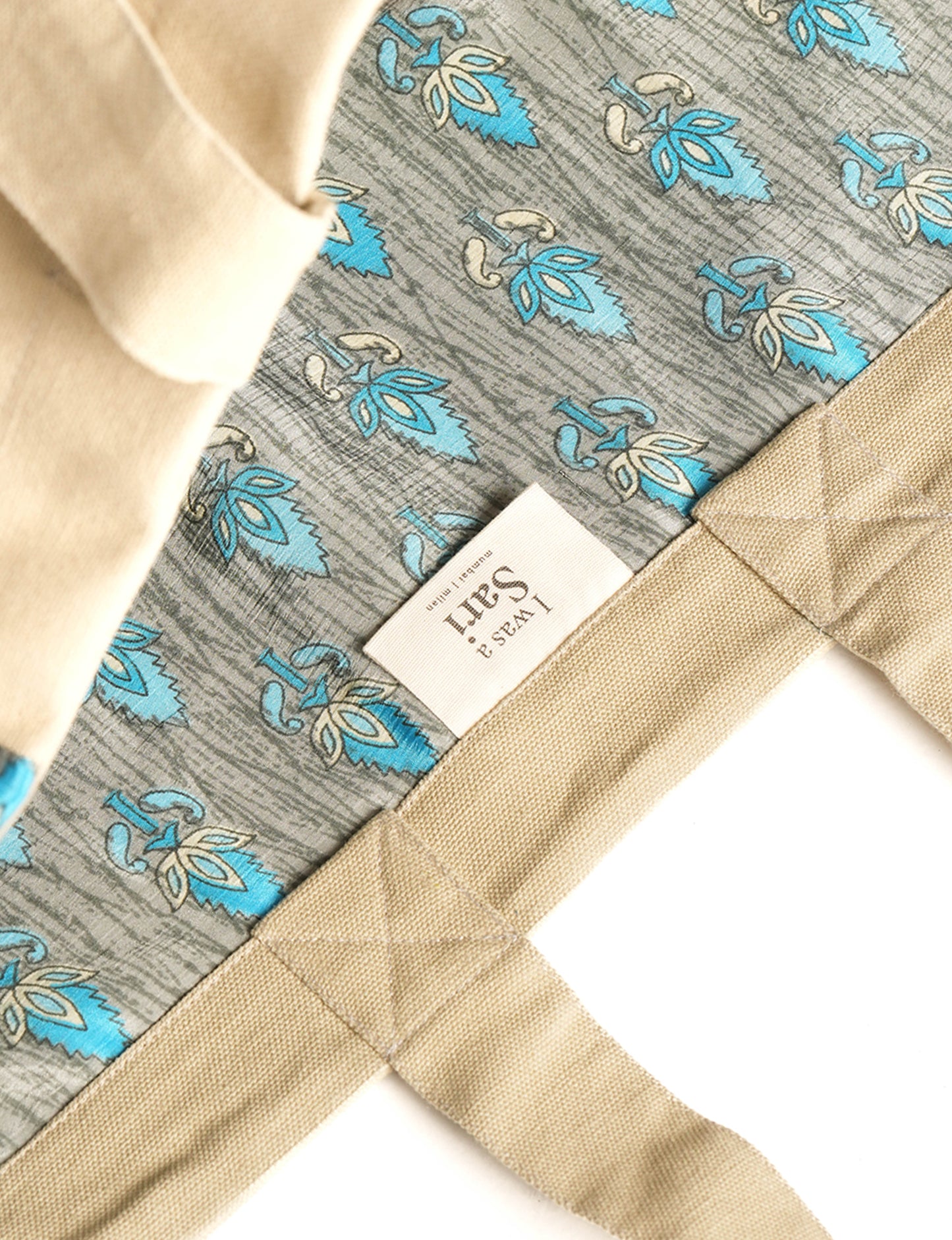 Lighten your eco-load with our FRINGE CARRY-ALL BAG. Soft canvas with a patchwork design, inside lining made of vibrant sari fabric, and beautifully soft sari-fringed edging. Crafted with 100% cotton canvas for a sustainable and stylish carry-all.