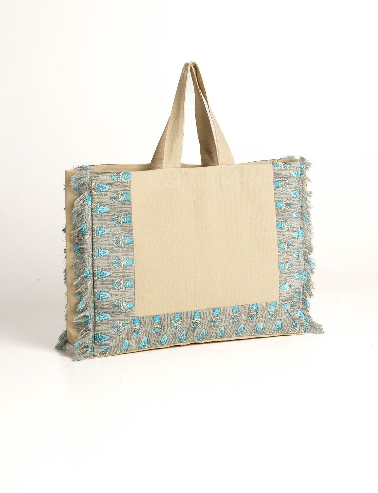 Lighten your eco-load with our FRINGE CARRY-ALL BAG. Soft canvas with a patchwork design, inside lining made of vibrant sari fabric, and beautifully soft sari-fringed edging. Crafted with 100% cotton canvas for a sustainable and stylish carry-all.