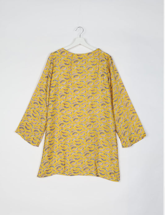 Chic and conscious, our A-line mini swing dress is a must-have in sustainable fashion. Adorned with flared sleeves, a keyhole back opening, and a mother of pearl button with twill tape loop. This zero waste, upcycled garment reflects the essence of eco-friendly and ethical clothing.