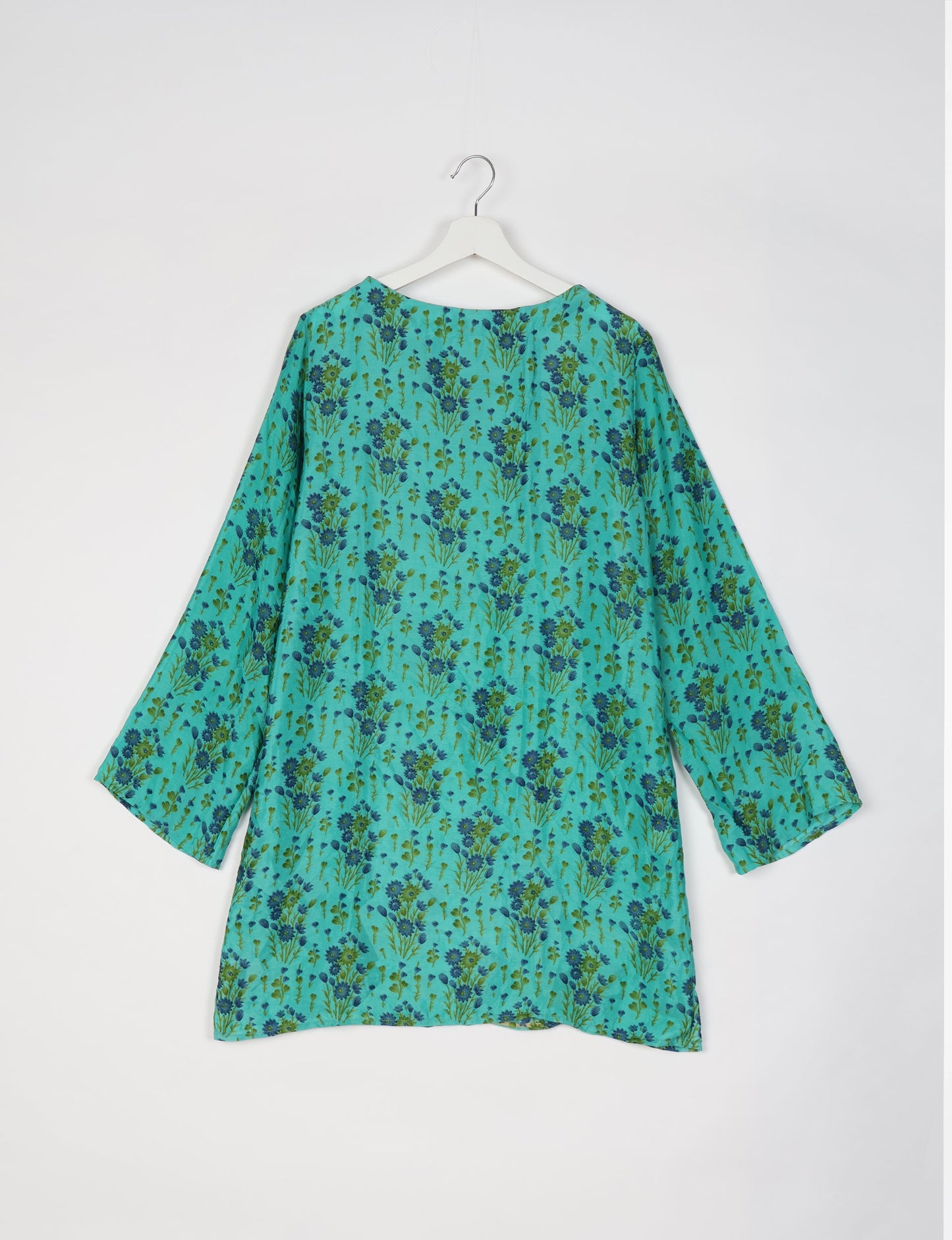 Chic and conscious, our A-line mini swing dress is a must-have in sustainable fashion. Adorned with flared sleeves, a keyhole back opening, and a mother of pearl button with twill tape loop. This zero waste, upcycled garment reflects the essence of eco-friendly and ethical clothing.