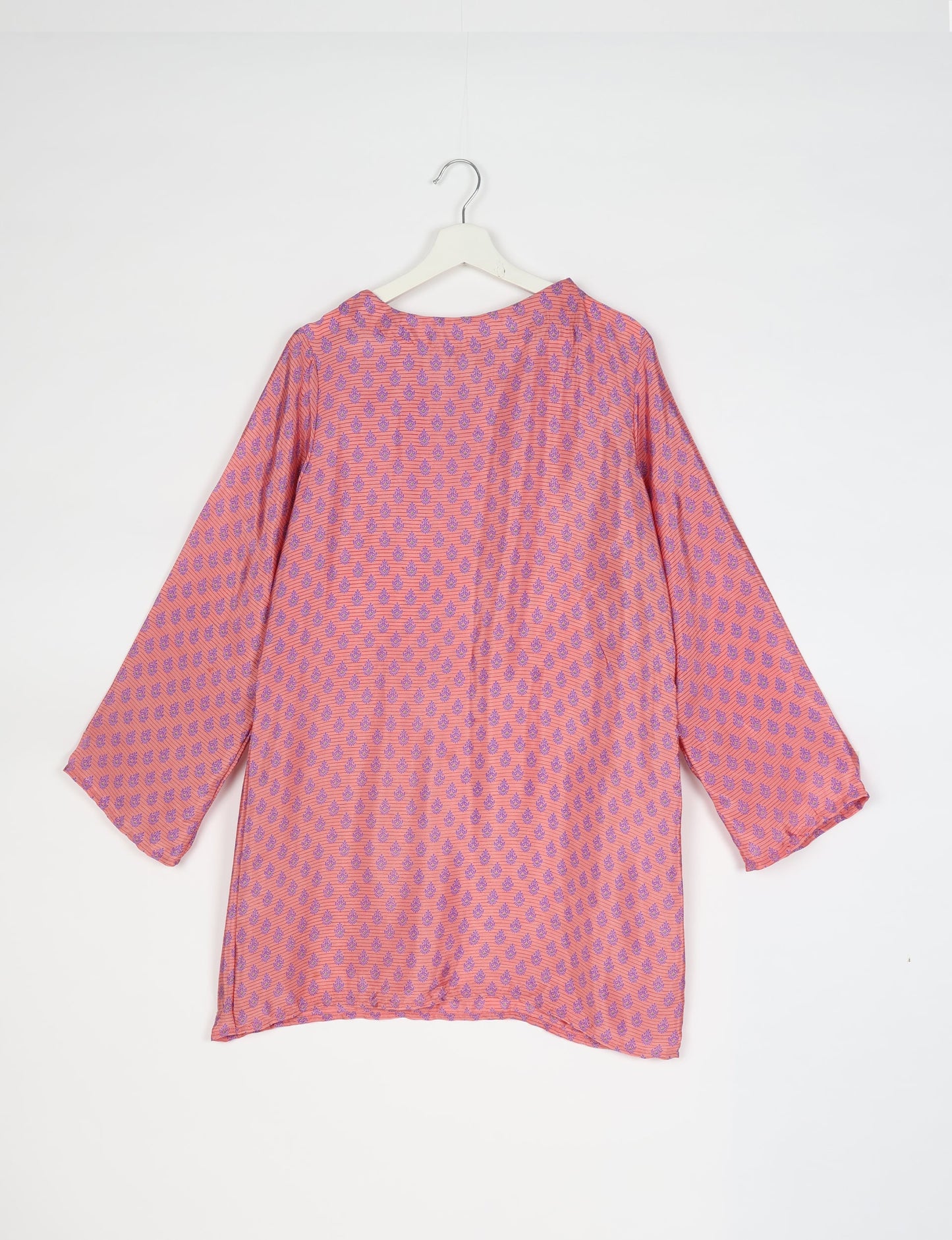 Chic and conscious, our A-line mini swing dress is a must-have in sustainable fashion. Adorned with flared sleeves, a keyhole back opening, and a mother of pearl button with twill tape loop. This zero waste, upcycled garment reflects the essence of eco-friendly and ethical clothing.