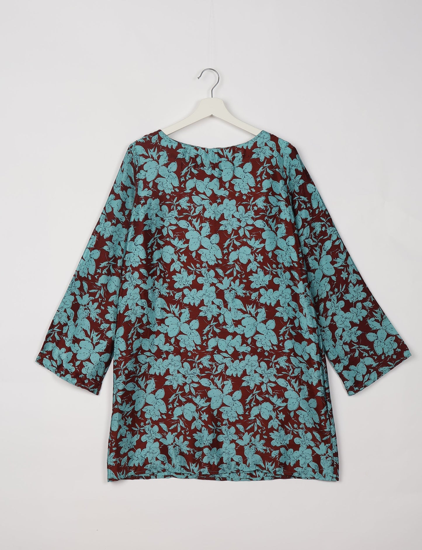 Chic and conscious, our A-line mini swing dress is a must-have in sustainable fashion. Adorned with flared sleeves, a keyhole back opening, and a mother of pearl button with twill tape loop. This zero waste, upcycled garment reflects the essence of eco-friendly and ethical clothing.