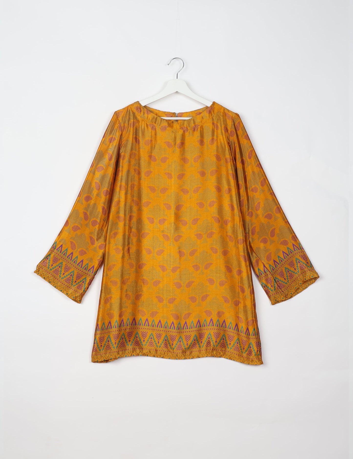 Chic and conscious, our A-line mini swing dress is a must-have in sustainable fashion. Adorned with flared sleeves, a keyhole back opening, and a mother of pearl button with twill tape loop. This zero waste, upcycled garment reflects the essence of eco-friendly and ethical clothing.