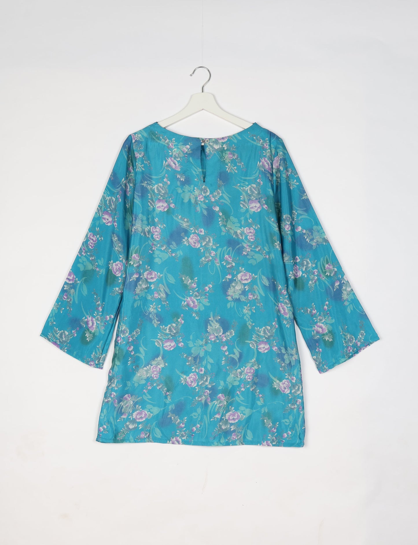 Chic and conscious, our A-line mini swing dress is a must-have in sustainable fashion. Adorned with flared sleeves, a keyhole back opening, and a mother of pearl button with twill tape loop. This zero waste, upcycled garment reflects the essence of eco-friendly and ethical clothing.