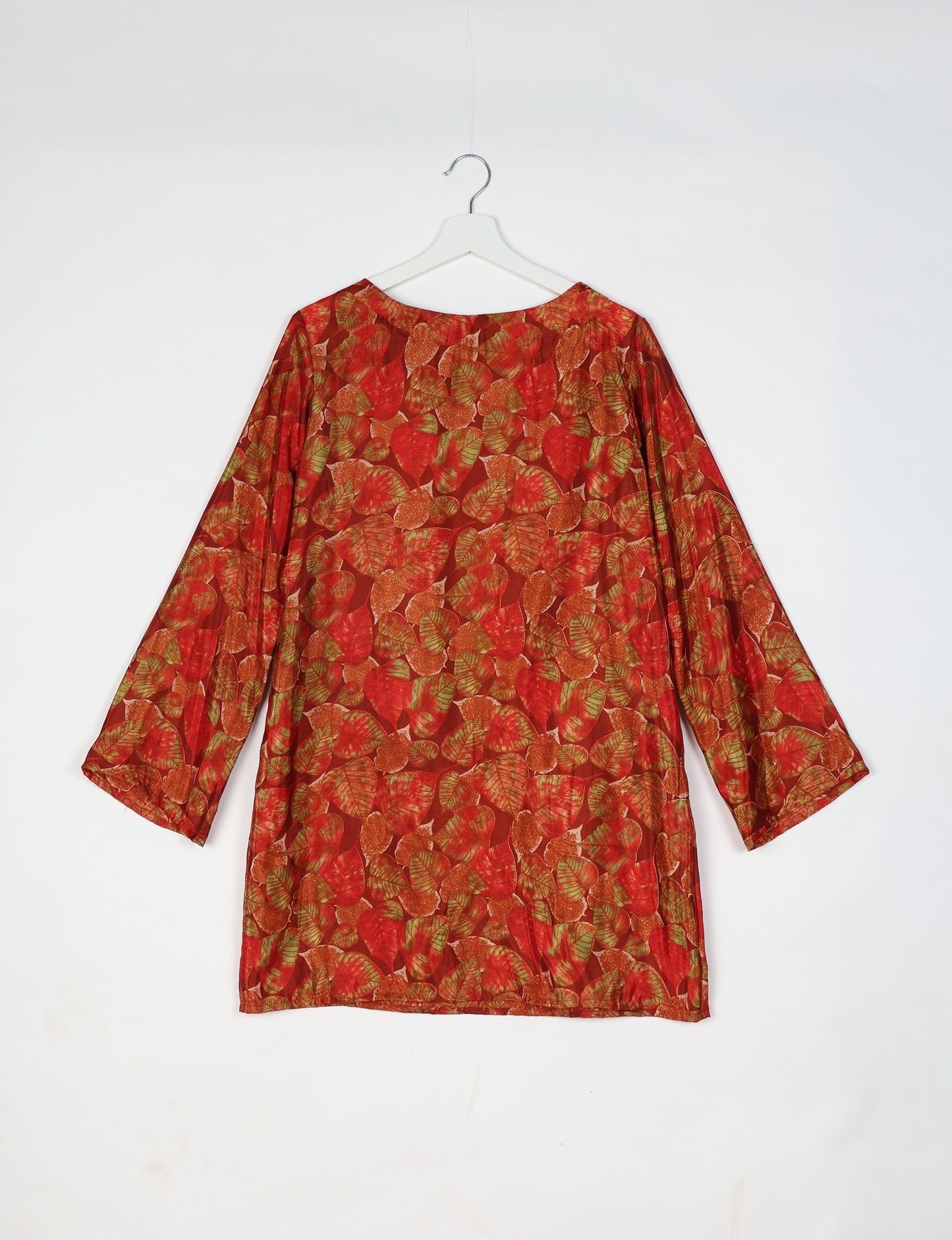 Chic and conscious, our A-line mini swing dress is a must-have in sustainable fashion. Adorned with flared sleeves, a keyhole back opening, and a mother of pearl button with twill tape loop. This zero waste, upcycled garment reflects the essence of eco-friendly and ethical clothing.