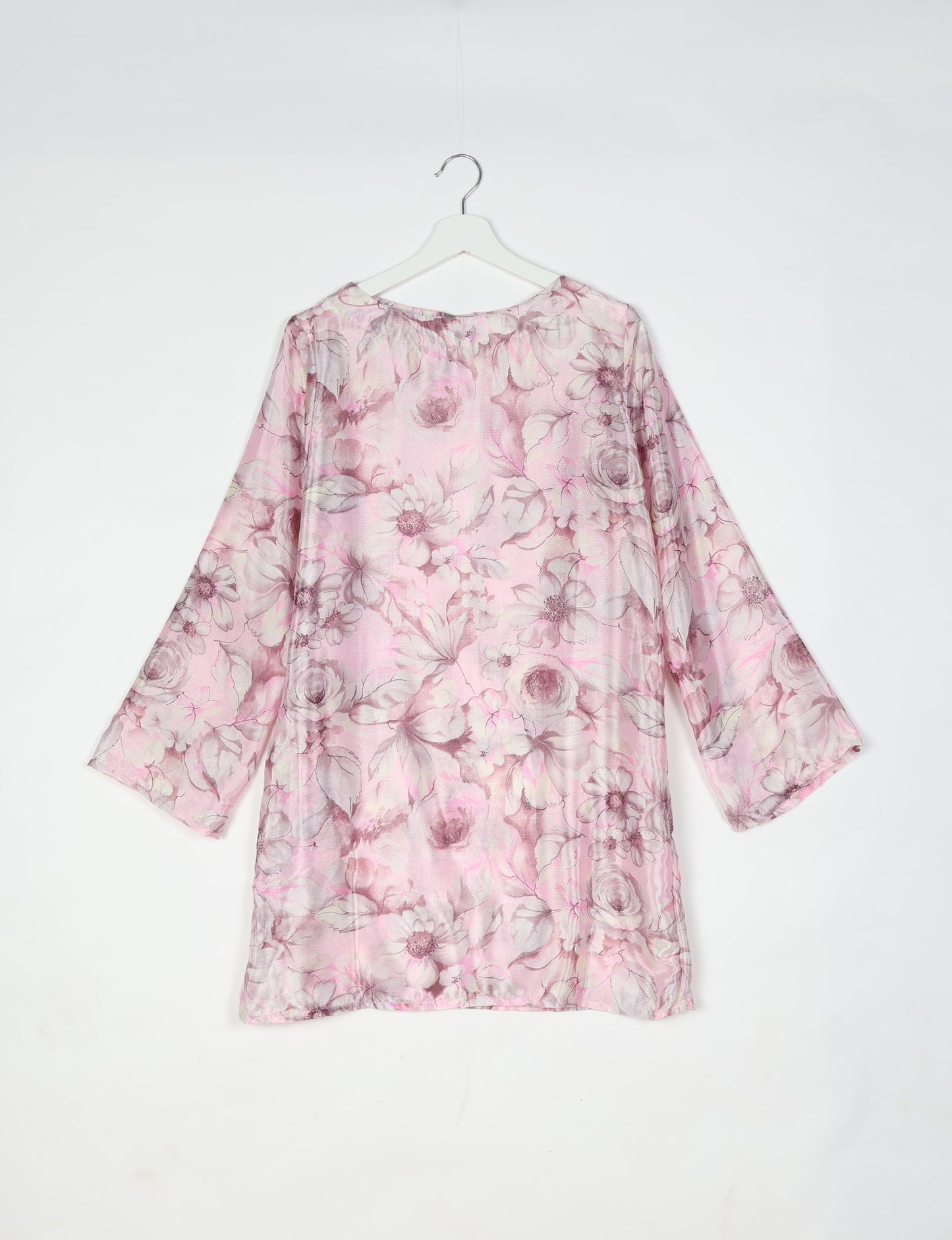 Chic and conscious, our A-line mini swing dress is a must-have in sustainable fashion. Adorned with flared sleeves, a keyhole back opening, and a mother of pearl button with twill tape loop. This zero waste, upcycled garment reflects the essence of eco-friendly and ethical clothing.