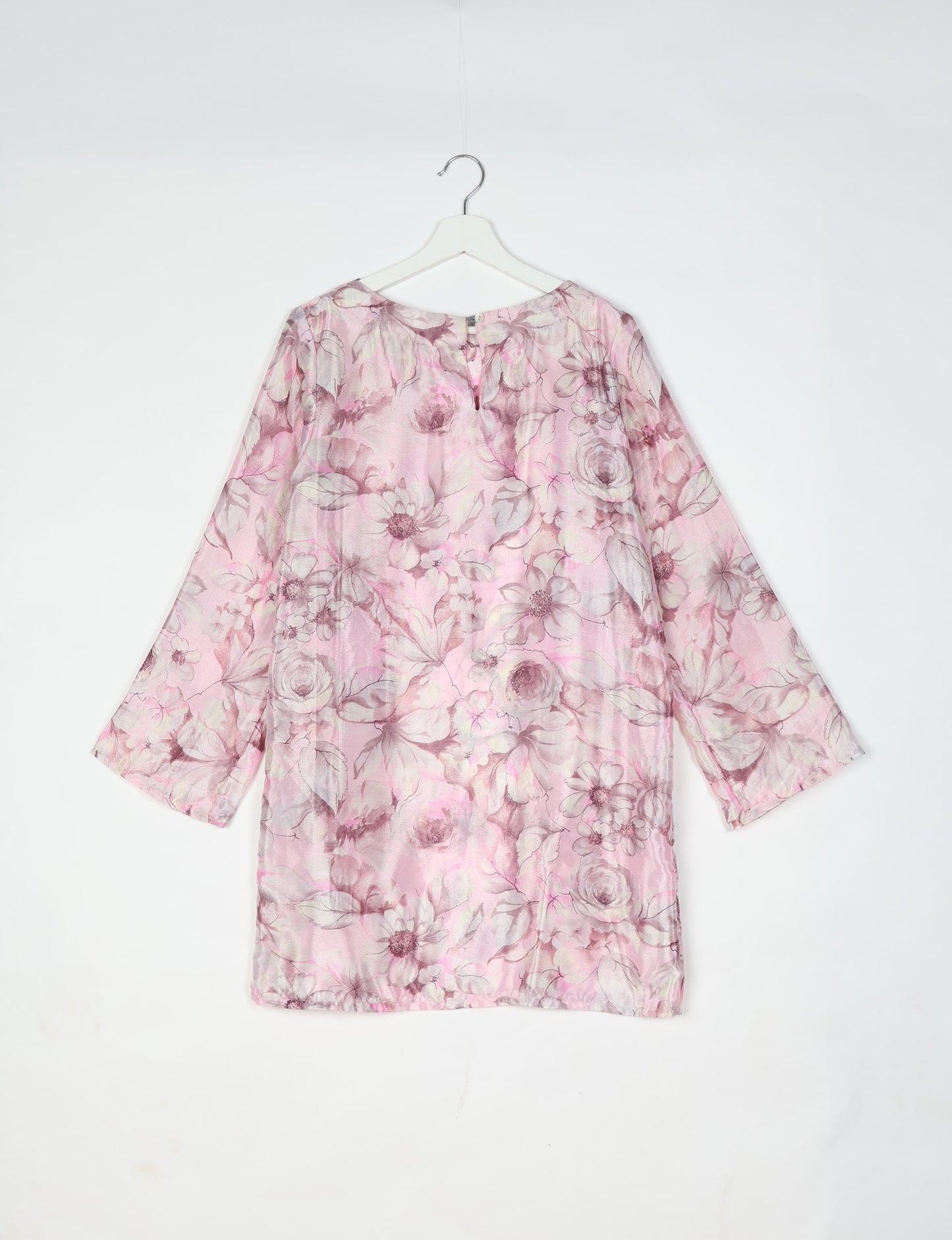 Chic and conscious, our A-line mini swing dress is a must-have in sustainable fashion. Adorned with flared sleeves, a keyhole back opening, and a mother of pearl button with twill tape loop. This zero waste, upcycled garment reflects the essence of eco-friendly and ethical clothing.