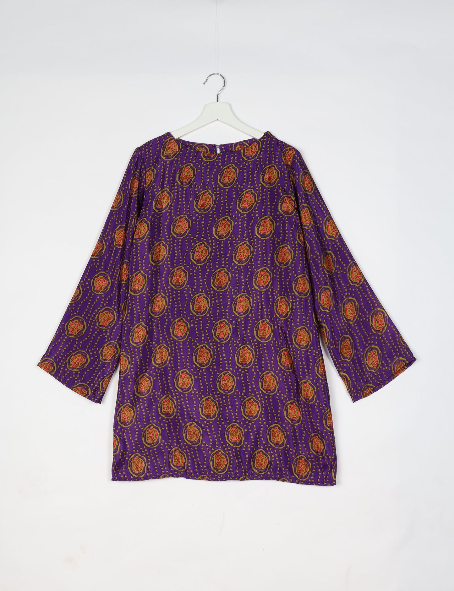 Chic and conscious, our A-line mini swing dress is a must-have in sustainable fashion. Adorned with flared sleeves, a keyhole back opening, and a mother of pearl button with twill tape loop. This zero waste, upcycled garment reflects the essence of eco-friendly and ethical clothing.