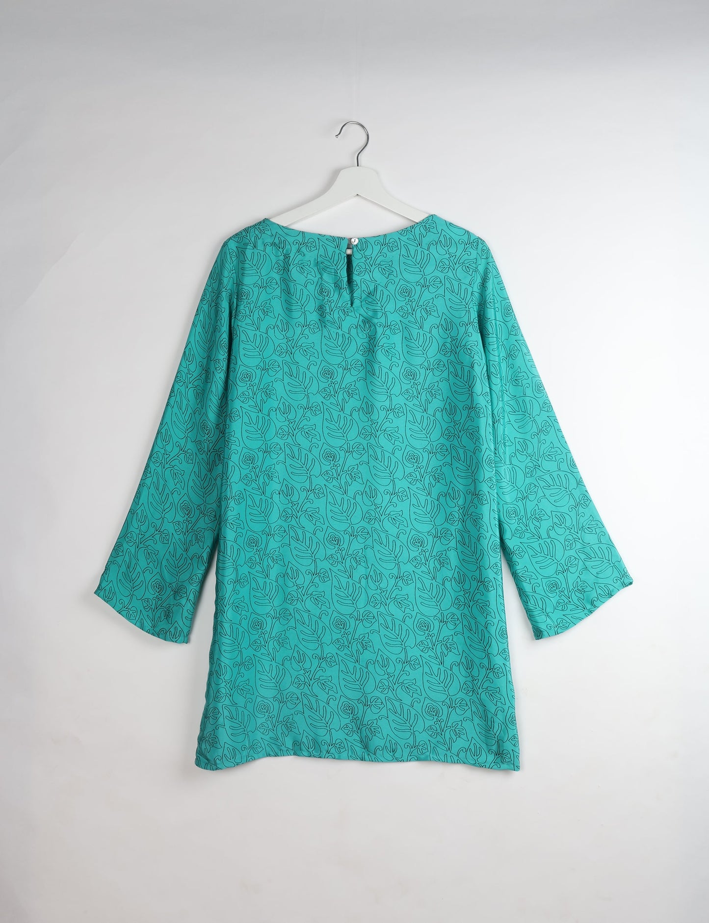 Chic and conscious, our A-line mini swing dress is a must-have in sustainable fashion. Adorned with flared sleeves, a keyhole back opening, and a mother of pearl button with twill tape loop. This zero waste, upcycled garment reflects the essence of eco-friendly and ethical clothing.