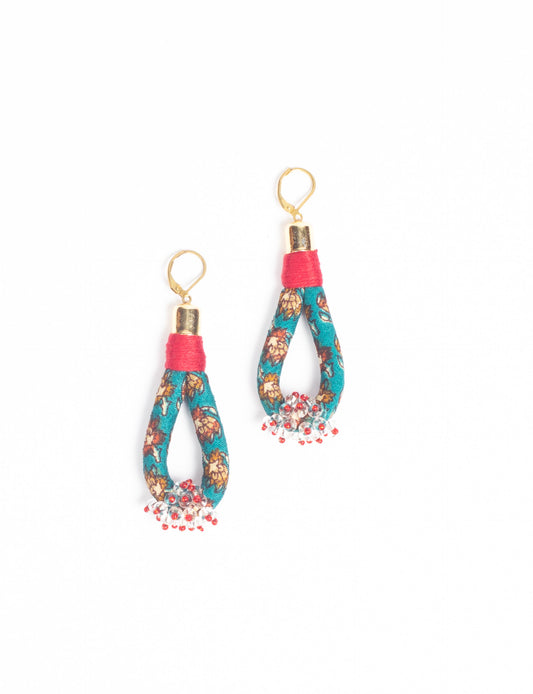 Discover the charm of Beaded Drop Earrings, meticulously crafted by Indian artisans. Recycled cotton rope, sari fabric, and surplus glass beads create an eco-friendly masterpiece. Hypoallergenic metal hooks ensure both style and comfort.