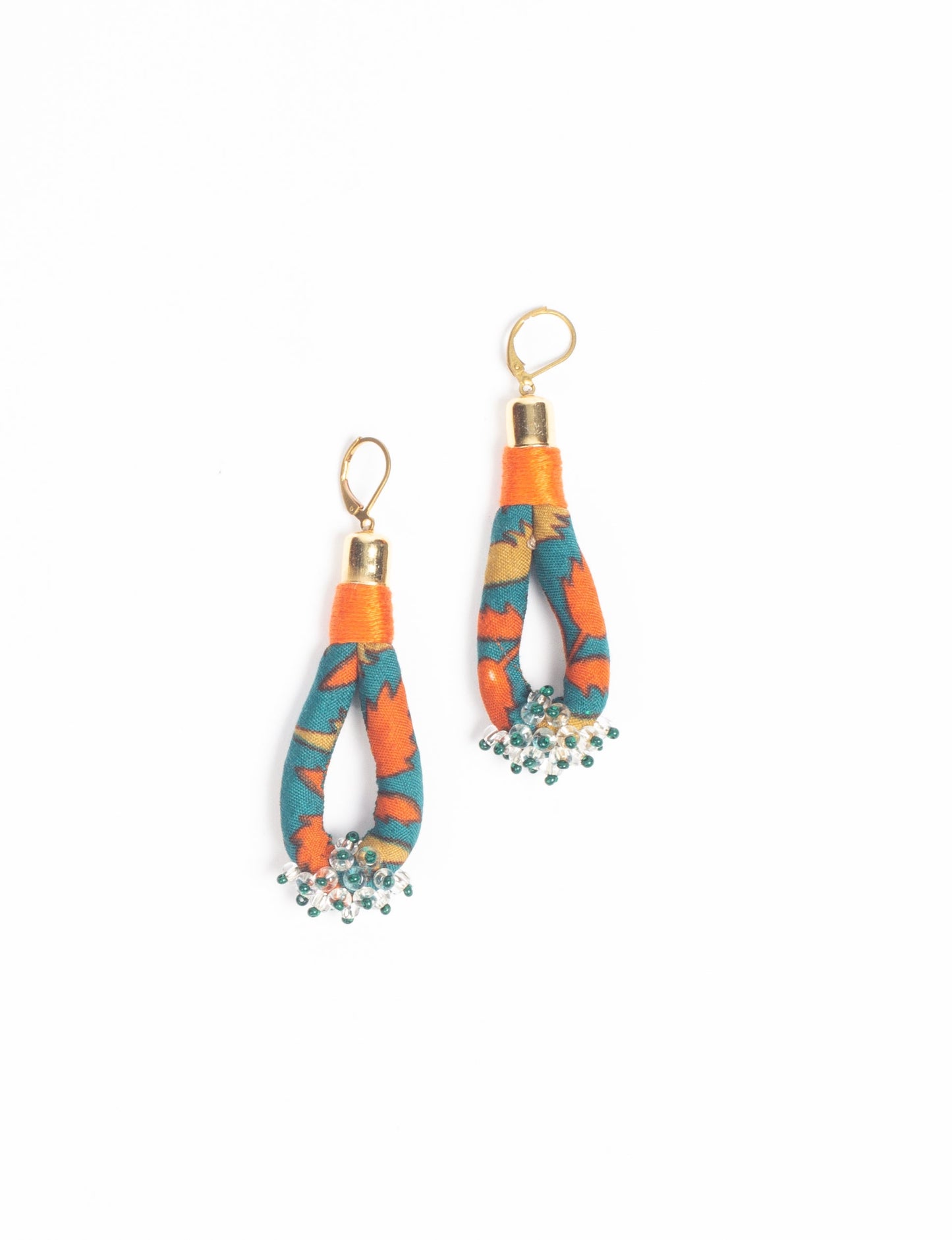 Discover the charm of Beaded Drop Earrings, meticulously crafted by Indian artisans. Recycled cotton rope, sari fabric, and surplus glass beads create an eco-friendly masterpiece. Hypoallergenic metal hooks ensure both style and comfort.