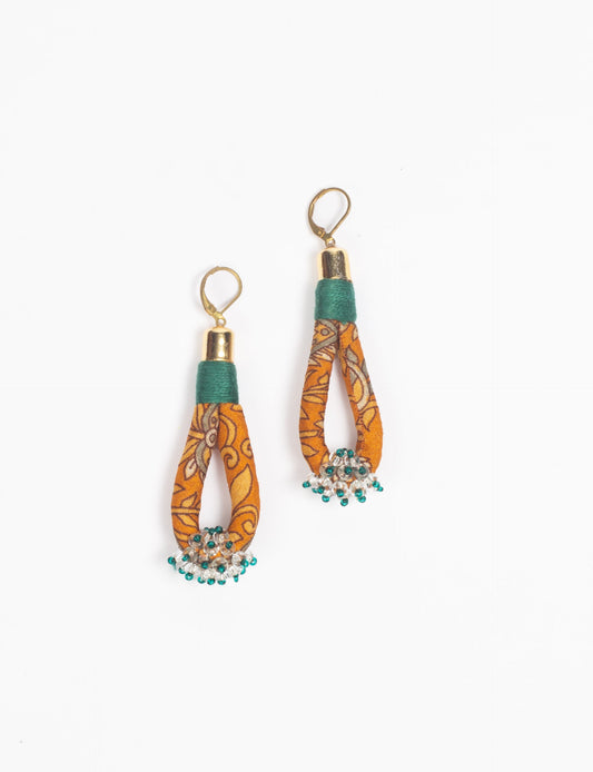 Discover the charm of Beaded Drop Earrings, meticulously crafted by Indian artisans. Recycled cotton rope, sari fabric, and surplus glass beads create an eco-friendly masterpiece. Hypoallergenic metal hooks ensure both style and comfort.